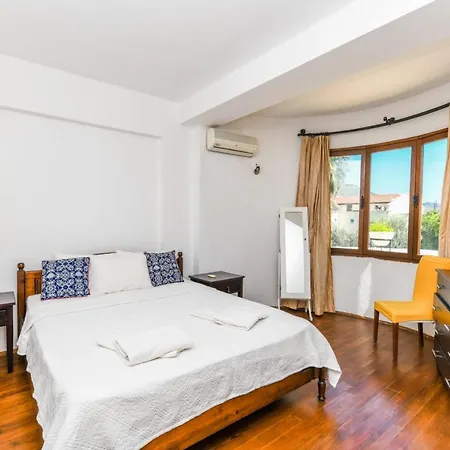 Duplex House With Shared Pool Near Beach In Apartment *