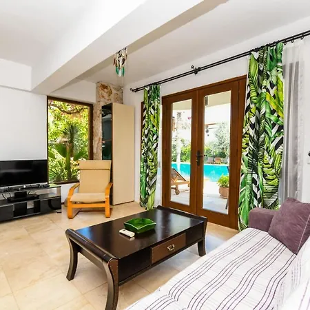 Duplex House With Shared Pool Near Beach In كالكان