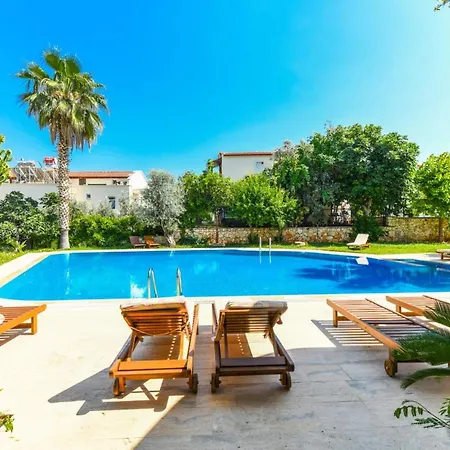 Apartment Duplex House With Shared Pool Near Beach In *