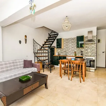 Daire Duplex House With Shared Pool Near Beach In *